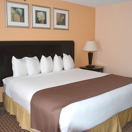 Baymont By Wyndham East Windsor Bradley Airport Hotel Bagian luar foto