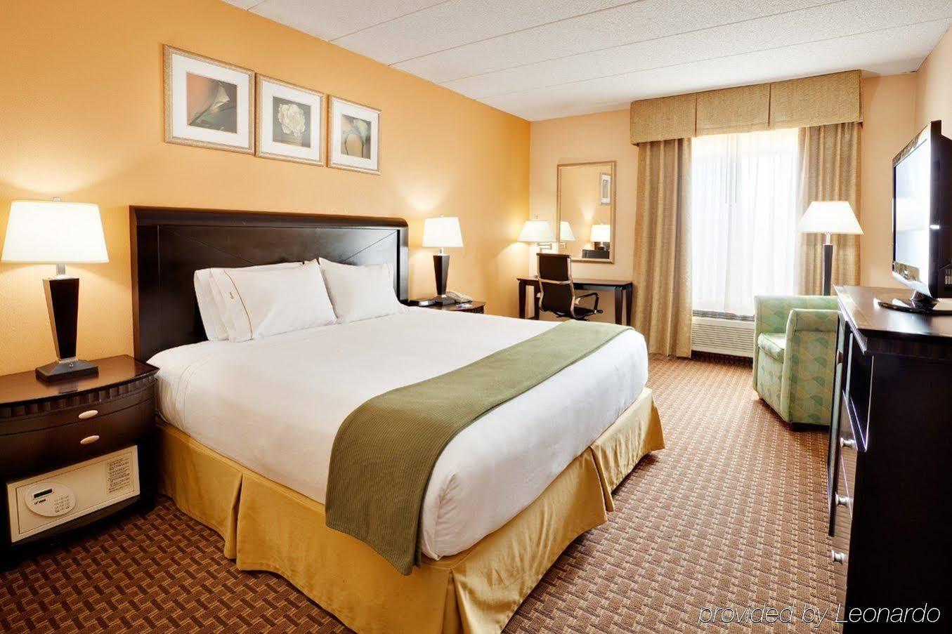 Baymont By Wyndham East Windsor Bradley Airport Hotel Bagian luar foto