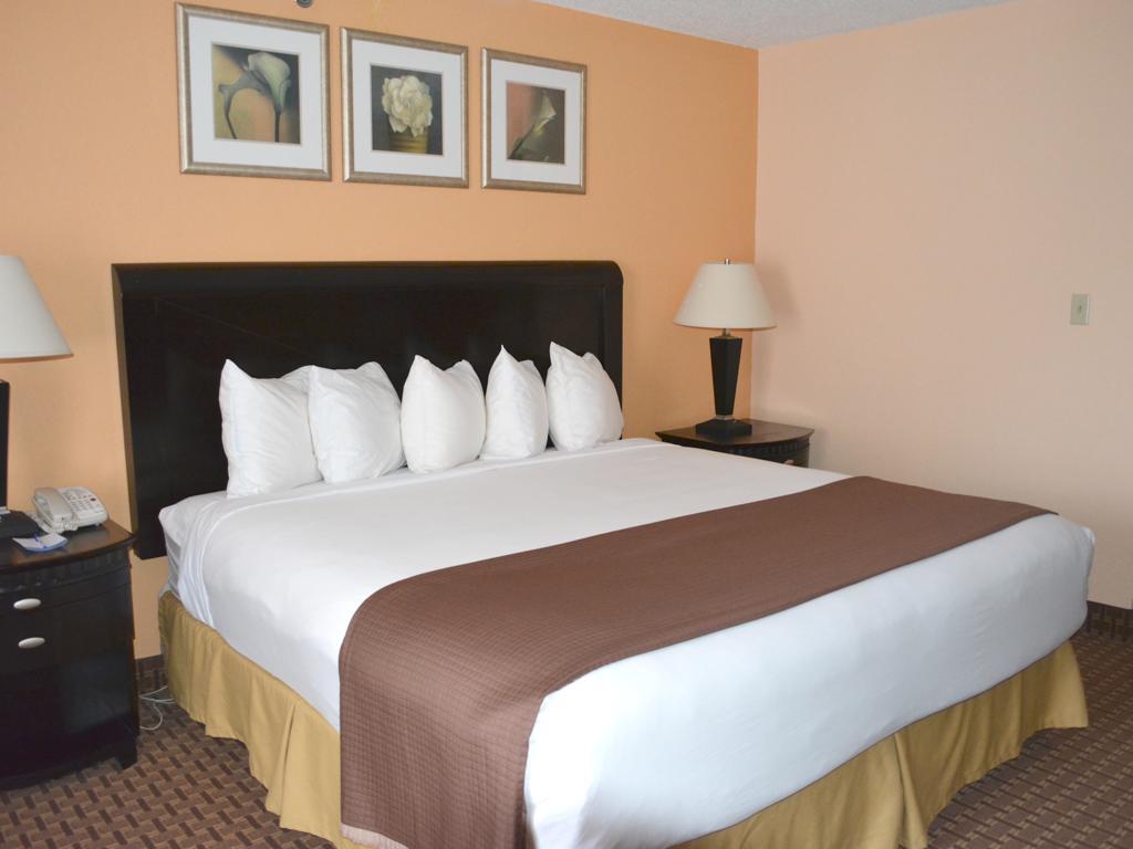 Baymont By Wyndham East Windsor Bradley Airport Hotel Bagian luar foto