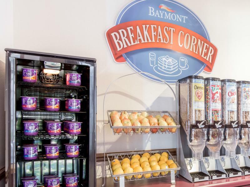 Baymont By Wyndham East Windsor Bradley Airport Hotel Bagian luar foto